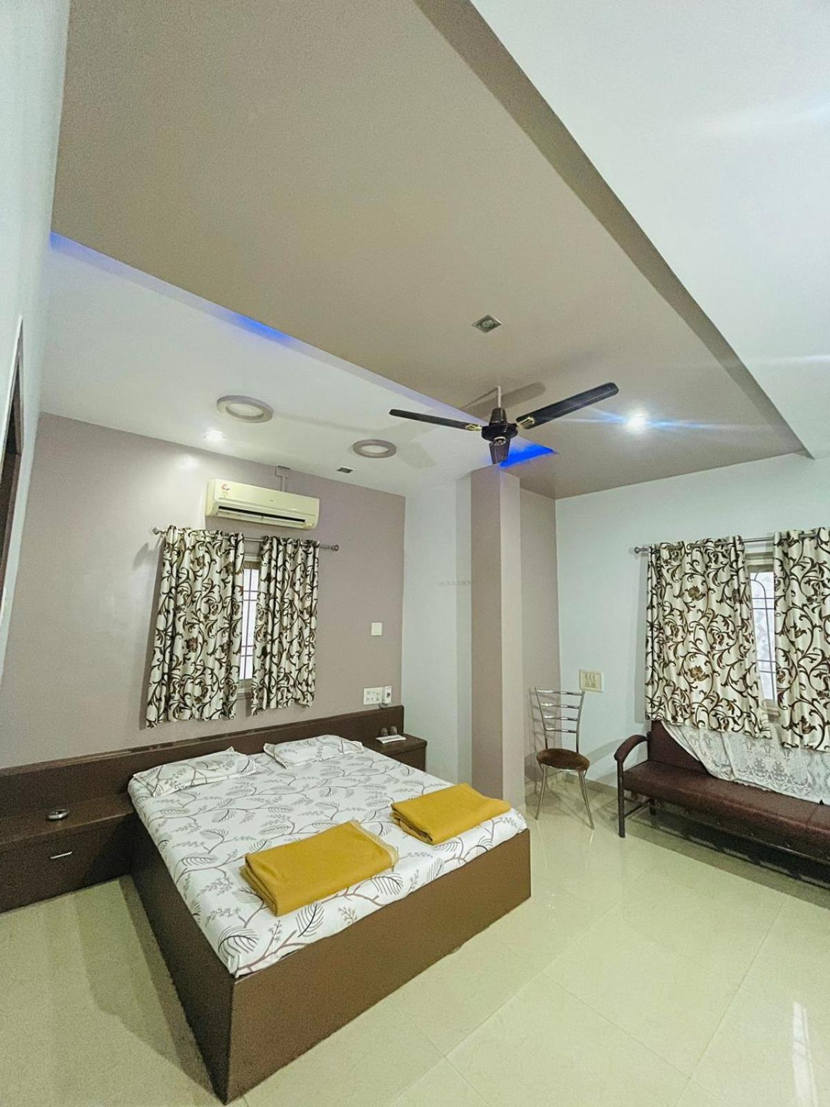 Hotel Rajdhani And Guest House Gujarat - Best Family Hotel In Halol Near Pavagadh And Halol Gidc Εξωτερικό φωτογραφία