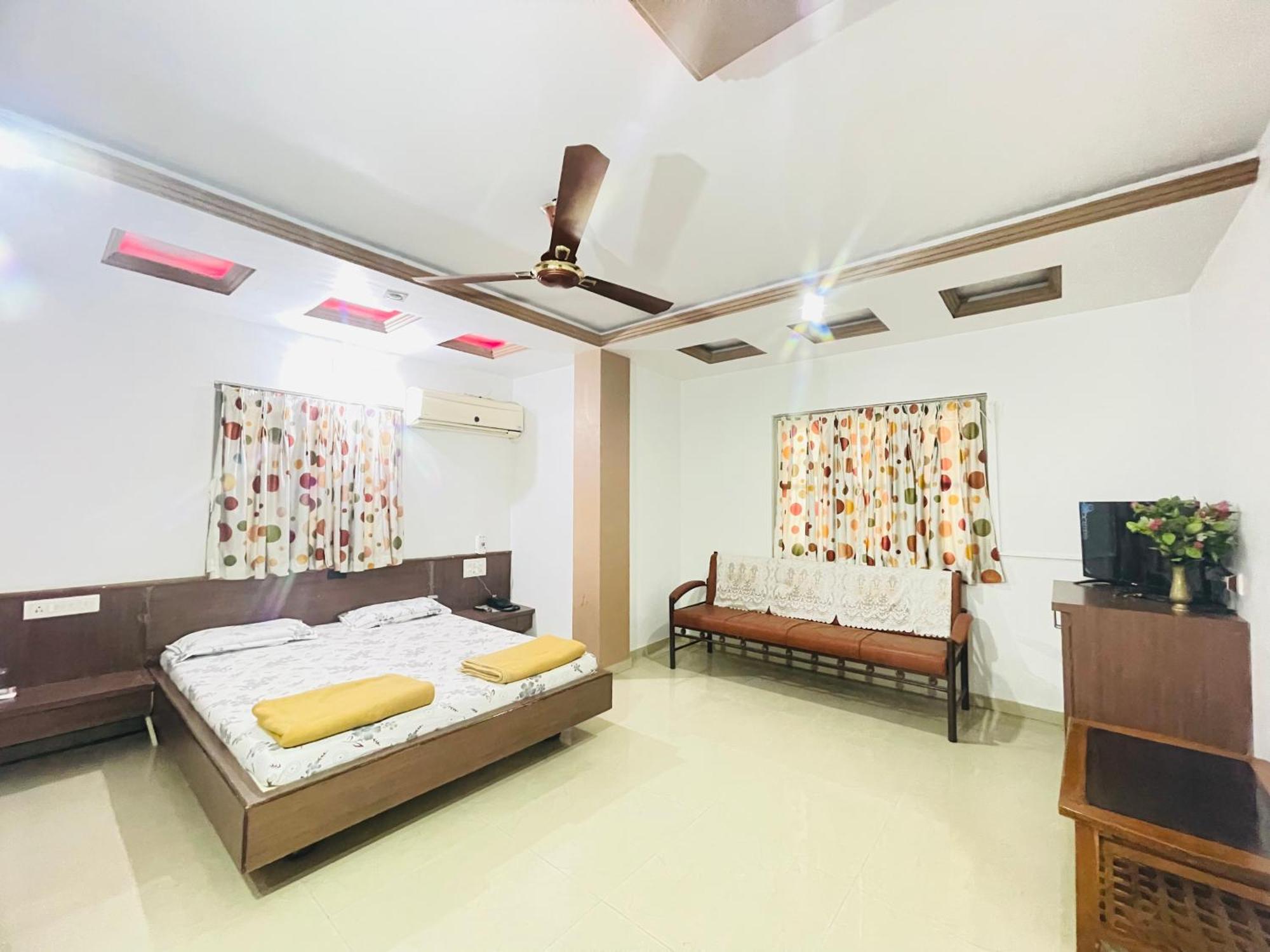 Hotel Rajdhani And Guest House Gujarat - Best Family Hotel In Halol Near Pavagadh And Halol Gidc Εξωτερικό φωτογραφία