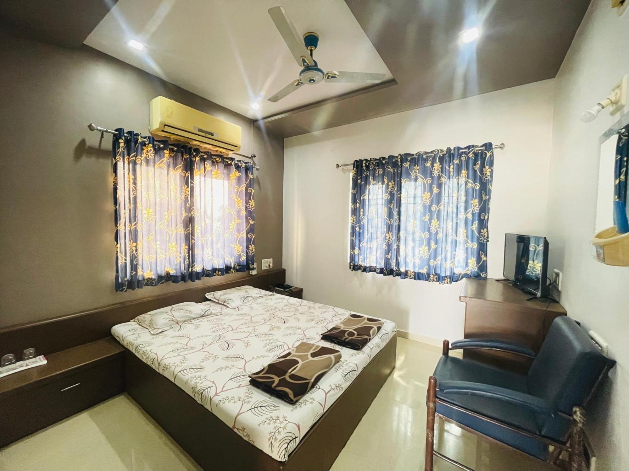 Hotel Rajdhani And Guest House Gujarat - Best Family Hotel In Halol Near Pavagadh And Halol Gidc Εξωτερικό φωτογραφία