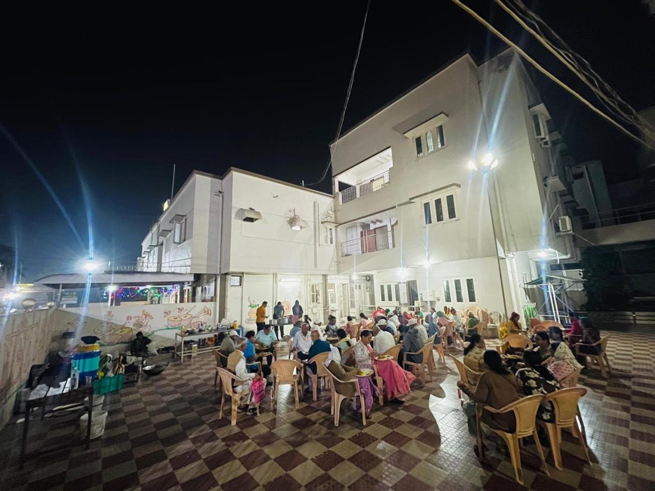 Hotel Rajdhani And Guest House Gujarat - Best Family Hotel In Halol Near Pavagadh And Halol Gidc Εξωτερικό φωτογραφία
